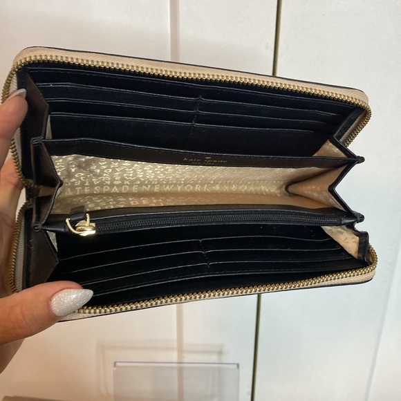 Kate Spade Black and Cream Colour block Wallet - lots of organizational space - Picture 3 of 7